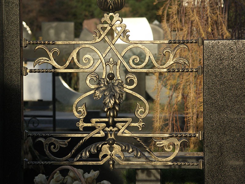 7Памятник А. П. Городецкому, Троекуровское кладбище (деталь). Автор А. Л. Шенгелия 